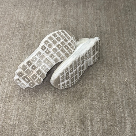 ALO Yoga Athletic Shoes in White SZ 8 - Picture 5 of 5